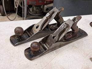 lot 683 image: Lot of (2) Hand Planers