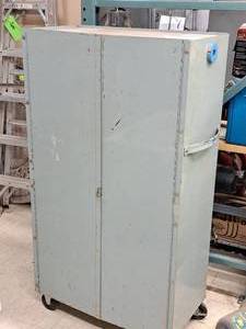 lot 690 image: Rolling Metal Storage Cabinet 2-door4-shelf