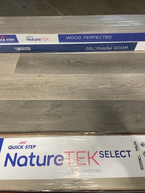 152 SF of Brand Name Quickstep Laminate Flooring - Bolingbrook Oak - 54x7.5 - LW