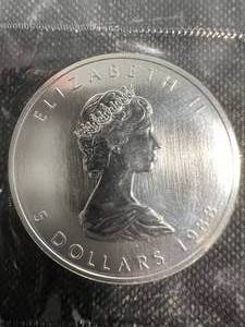 lot 07 image: 1 TROY OZ .999 FINE SILVER 1988 CANADIAN MAPLE LEAF