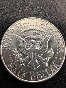 lot 09 image: 1964 KENNEDY SILVER HALF DOLLAR UNC