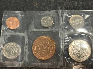 lot 13 image: 1987 US MINT SET