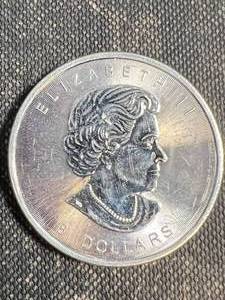 lot 19 image: 1.5 OZ .999 FINE SILVER 2015 CANADIAN ROUND