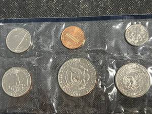 lot 42 image: 1981 US MINT SET