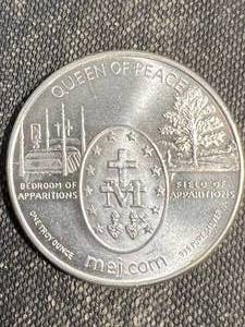 lot 47 image: 1 TROY OZ .999 FINE SILVER 2012 QUEEN OF PEACE ROUND