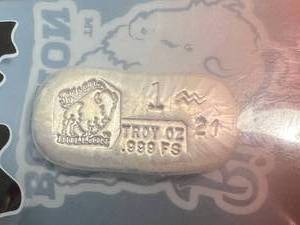 lot 49 image: 1 TROY OZ .999 FINE SILVER BULLION BISON BAR