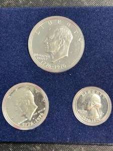lot 77 image: US BICENTENNIAL SILVER 3 COIN PROOF SET