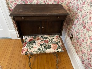 lot 258 image: Vintage Washstand with Stool