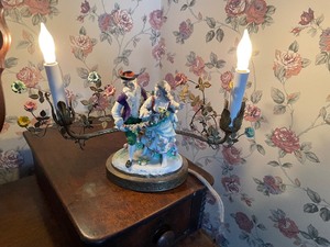 lot 260 image: 19th Century Dresden Porcelain Style Lamp