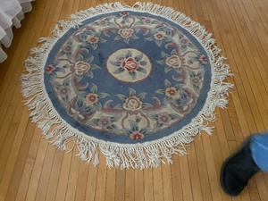 lot 265 image: Blue Round Floral Rug