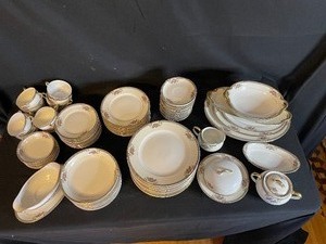 lot 209 image: Beautiful Set of Noritake Grasmere China with 24K Gold Rim