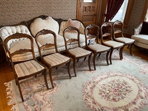 lot 210 image: Set of 6 Vintage Mahogany Traditional Phyfe Style Rose Back Dining Chairs