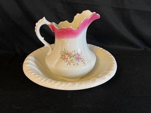 lot 212 image: Vintage Pitcher and Wash Basin