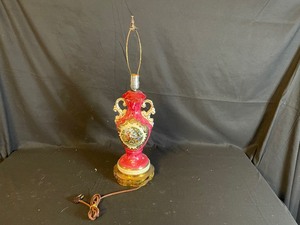 lot 219 image: Antique Porcelain Victorian Colonial Lamp