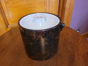 lot 331 image: Insulated Ice Bucket
