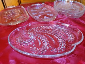 lot 335 image: 115 Glass Luncheon Plates of Various Patters