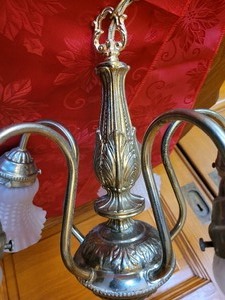 lot 337 image: Vintage Brass Hanging Light Fixture