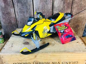 RC Skidoo - Speed Wheels Snowmobile