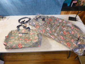 7 Gold Coast Medium Floral Duffle Bags