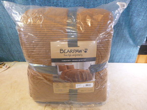 Bearpaw CorduroySherpa Quilt Set