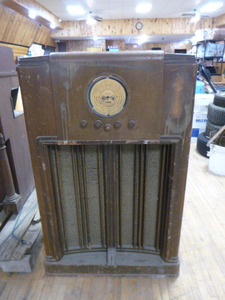 Vintage 1935 Montgomery Ward 4 Band Radio