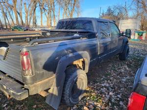 lot 1 image: 1999 Chevrolet Silverado 2500