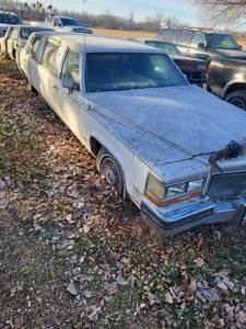 lot 2 image: 1989 Cadillac Sedan 4 Door Brougham Limo