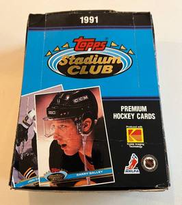 lot 165 image: 1991 Topps Stadium Club Hockey Pack Box - Sealed Cards