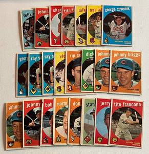 lot 64A image: 1959 Topps Baseball 22 Vintage Card Lot