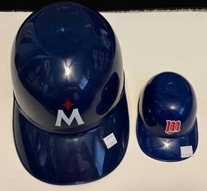 lot 209 image: Minnesota Twins Souvenir Batting Helmets - Large and Small, Baseball