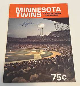 lot 260 image: Tony Oliva Signed 1978 Minnesota Twins Official Program and Scorecard Vintage Baseball