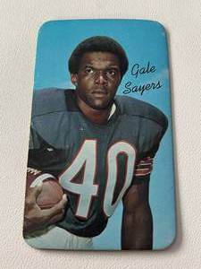 lot 41A image: Gale Sayers 1970 Topps Super #22 Vintage Chicago Bears Football Card