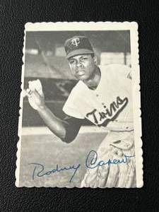 lot 146A image: Rod Carew 1969 Topps Deckle Edge #12 Vintage Minnesota Twins Baseball Card