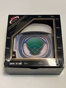 lot 251 image: 1991 Topps Stadium Club Special Edition Stadium Set - - New, 200 Baseball Cards