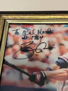 lot 253 image: David Justice Signed and Farmed 8x10 Photo - Baseball
