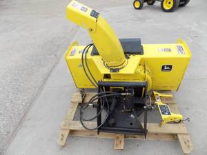 lot 6 image: 47 John Deere Snowblower