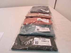 lot 2 image: T-Shirts