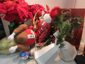 lot 21 image: Christmas Lot