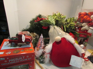 lot 23 image: Christmas Lot