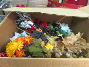 lot 26 image: Flower Dcor