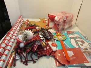 lot 27 image: Christmas Lot