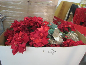 lot 28 image: Christmas Lot