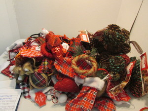 lot 29 image: Christmas Lot