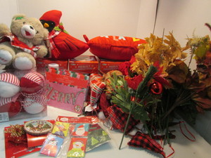 lot 33 image: Christmas Lot
