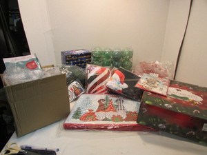 lot 39 image: Christmas Lot