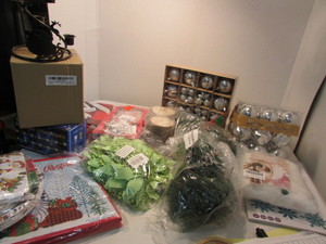 lot 41 image: Christmas Lot