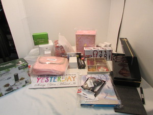 lot 49 image: Miscellaneous Gift Lot