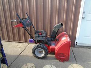 lot 110 image: Yard Machine 826 snow blower with electric start. Used condition. Tested & works. As shown. THIS ITEM HAS A RESERVE.
