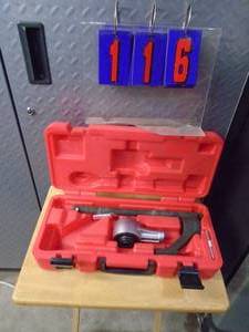 lot 116 image: New T & E torque multiplier 34 out & 12 in. 1100 ft lbs. As shown.