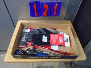lot 121 image: Flat of quality trade show tools. As shown.